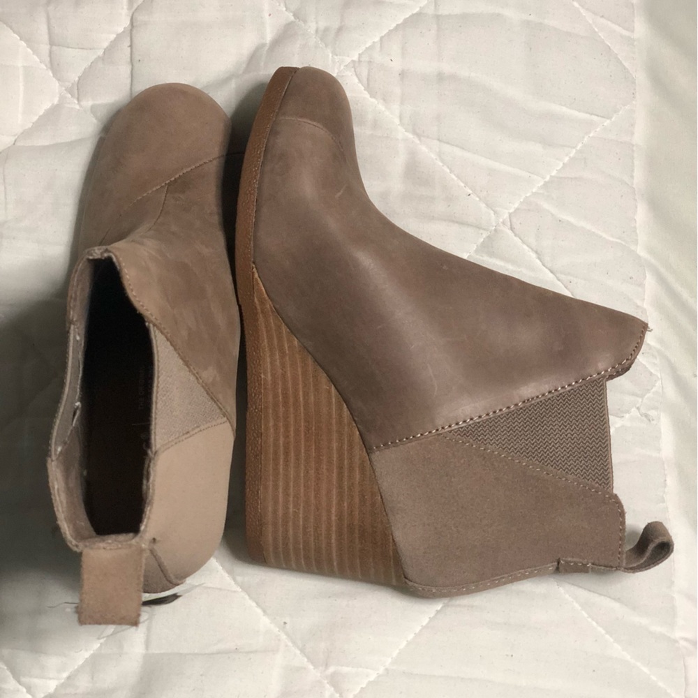 TOMS WEDGE HEEL ANKLE BOOTIE